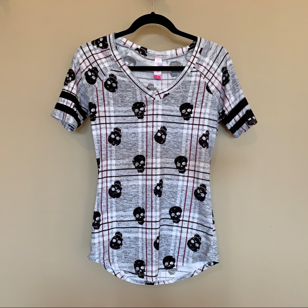 Skull plaid V-neck shirt
